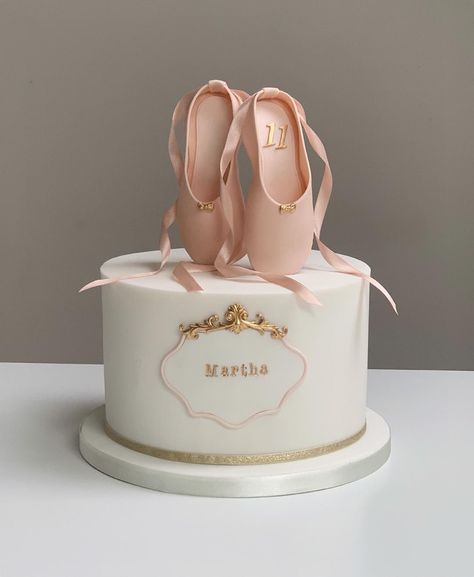 Ballerina 1st Birthday Party Ideas, Balarina Cake Ideas, Dancer Cake Birthday, Ballet Themed Cake, Ballet Cakes Birthday, Ballet Cake Ideas, Ballerina Birthday Party Food, Ballerina Party Cake, Ballerina Birthday Decorations