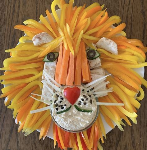 Lion King Birthday Party Ideas Decoration Jungle Theme, Lion Charcuterie Board, Lion Veggie Tray, Lion King Food, Zoo Birthday Party Food, Clemson Party, Jungle Party Food, Nostalgia Recipes, Eat Appetizers