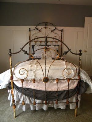 Grand Design: Paint Colors Antique Iron Beds, Shabby Bedroom, Wrought Iron Beds, Iron Beds, Dreamy Decor, Cozy Things, Iron Bed Frame, Casa Country, Brass Bed