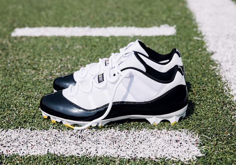 Jordan Brands Cleats For NFL Players Will Now Feature Jumpman Logos On Field Nfl Cleats, Jordan Football Cleats, Custom Football Cleats, Jordan Cleats, Custom Cleats, Drip Ideas, Football Aesthetic, Football Dress, Football Drip