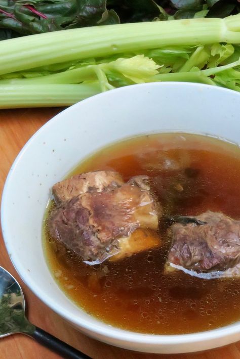 Soup Bones Beef Recipe Crock Pot, Bone Broth Slow Cooker, Beef Bone Soup, Bone Broth Soup Recipes, Slow Cooker Bone Broth, Beef Soup Bones, Cooking Oxtails, Healthy Low Calorie Dinner, Short Ribs Slow Cooker