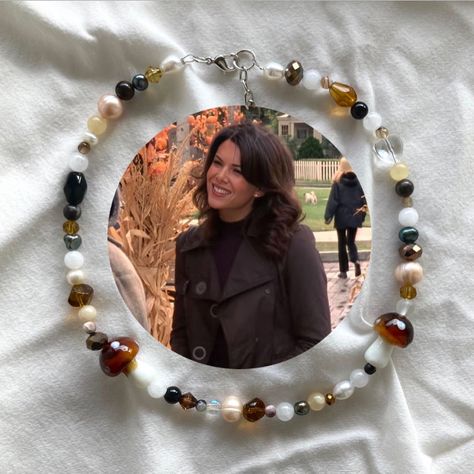 created by kkey2urheart on instagram Gilmore Girls Bracelet Ideas, Gilmore Girls Bracelet, Gilmore Girls Jewelry, Crystal Beaded Necklace, Beaded Stuff, Girl Friendship, Gilmore Girl, Crystal Bead Necklace, Diy Bracelet Designs