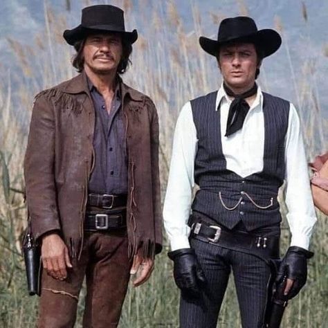 Alan Delon, Charles Bronson, Alain Delon, Western Movies, Old West, Fan Page, Movie Stars, How To Look Better, Cowboy