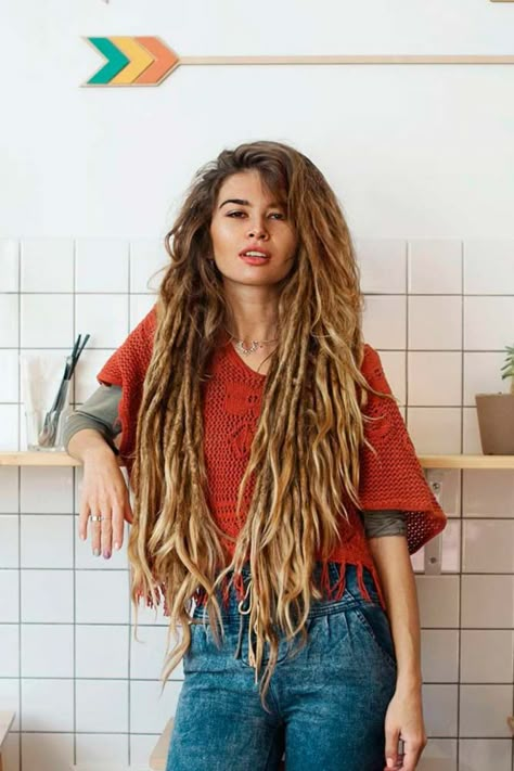 Gorgeous Blonde Ombre Hairstyles Everyone Will Love ★ See more: http://lovehairstyles.com/gorgeous-blonde-ombre-hairstyles/ Brunette Dreadlocks, Boho Haircuts, Dreadlocks Hairstyle, Long Dreadlocks, Ombre Dreadlocks, Rasta Style, Dread Hair, Long Dreads, Blond Ombre