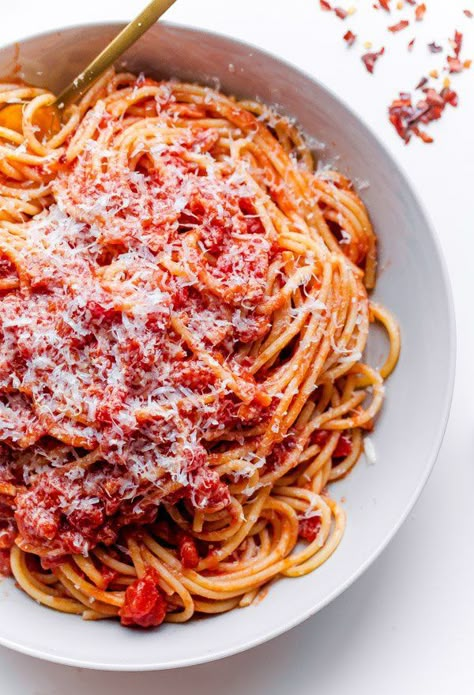 Spaghetti Amatriciana, Amatriciana Sauce, Spaghetti All Amatriciana, All Amatriciana, Plats Healthy, Idee Pasto Sano, Alfredo Sauce, Yummy Yummy, Okra