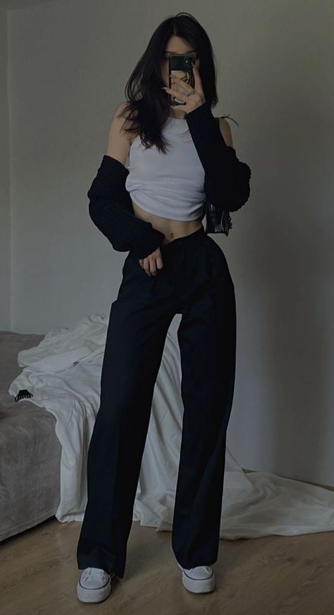 Dress Pants Aesthetic Outfit, Formal Pants Outfit Aesthetic, Pretty Outfits Pants, How To Style Black Formal Pants, Outfit Ideas For Skinnies Girl, Outfit Ideas Long Pants, Black College Outfits, Formal Dress Pants Outfit, Outfit For Skinnies Girl