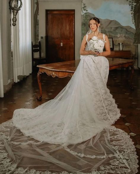 the prettiest wedding dresses worn by Millie Bobby Brown for her wedding day! four designer dresses!!!! a mini thread! 1- custom Galia Lahav wedding dress with a custom Monvieve veil 2- Valentino fall winter 1993 gown! 3- Vivienne Westwood esque off-the-shoulder bustier mini dress 4- Oscar de la Renta lace dress #milliebobbybrown #wedding#fashion#couture#dress#gown#valentino#oscardelerenta #viviennewestwood @viviennewestwood French Lace Wedding Gown, Brown Wedding Dress, Jake Bongiovi, Galia Lahav Wedding Dress, Long Train Wedding Dress, Galia Lahav, Brown Wedding, Wedding Dress Train, Wedding Dresses Photos