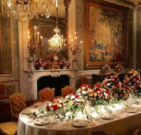 Luxury Dining Room Decor, Classic Dining Room, Traditional Dining, Luxury Dining Room, Luxury Dining, Dining Room Lighting, Formal Dining Room, Dining Room Design, Formal Dining