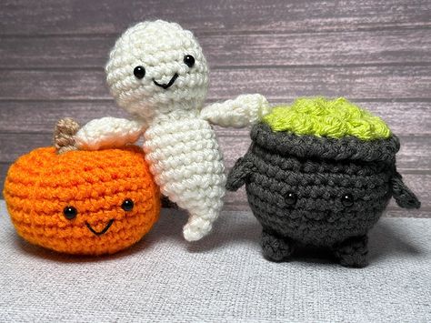 5 Little Monsters: Bubbling Cauldron- Fall Mini Amigurumi Crochet Along Day 3 Small Cauldron, Mini Cauldron, Bubbling Cauldron, Reverse Single Crochet, Mini Amigurumi, Cute Smiley Face, Crochet Halloween, Medium Weight Yarn, Fall Mini