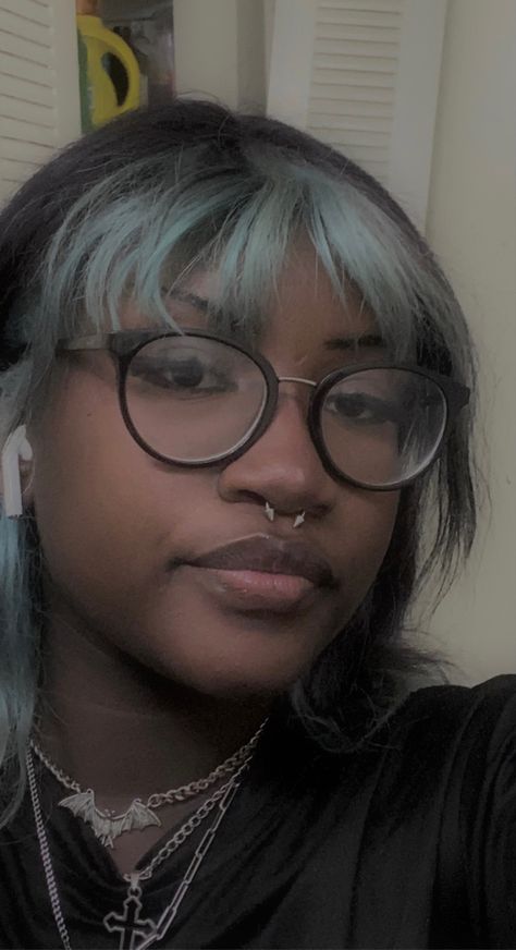 Alt Hair Dye, Turquoise Hair Dye, Girl Style Aesthetic, Alt Hair, E Girl Style, Girl Glasses, Emo Anime, Turquoise Hair, Alt Goth