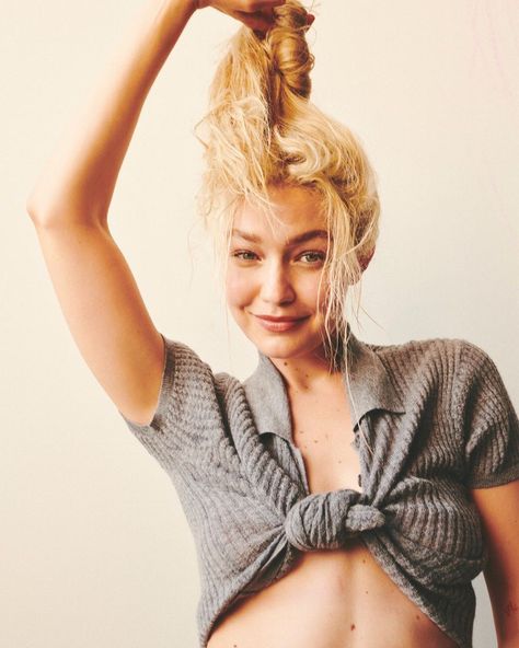 Guest In Residence, Gigi Style, Dating Women, Shotting Photo, V Magazine, Knitwear Design, Gigi Hadid, Bella Hadid, Star Fashion