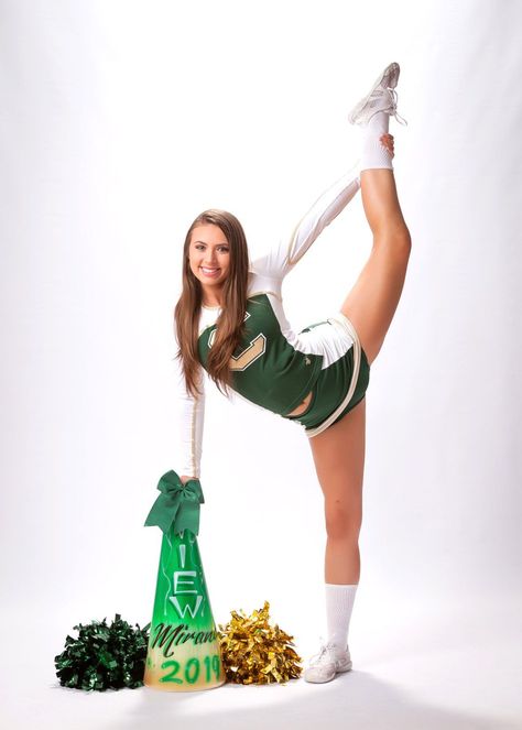 Dennis Kelly Photography/ Dennis Kelly Seniors/ Senior Pics taken inside studio Cheer Portraits, Cheerleader Poses, Cheerleader Aesthetic, Cheer Photos, Bicep Tattoo Men, Cheer Photography, Dance Photoshoot, Cheer Pics, College Cheerleading