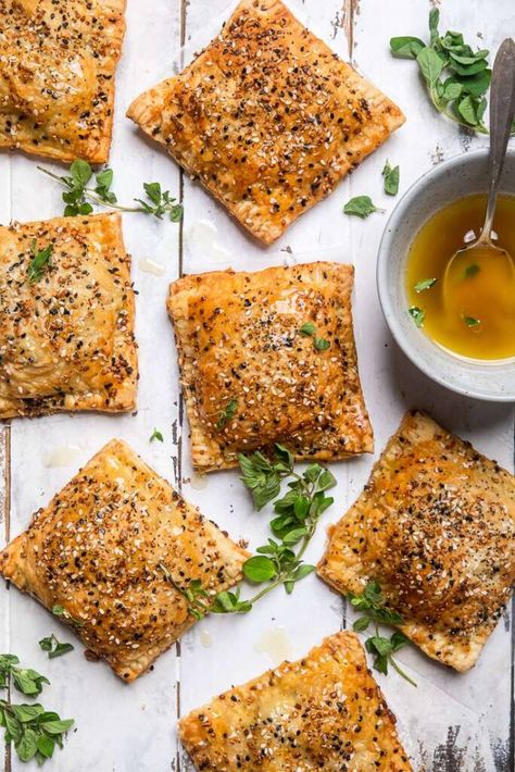 Vegan Spinach Puffs, Vegan Pastry Recipes Savoury, Vegan Savory Pastries, Vegan Puff Pastry Recipes Savory, Vegan Puff Pastry Recipes, Savory Puff Pastry Recipes, Puff Pastry Vegan, Vegetarian Pastries, Puff Pastry Dinner