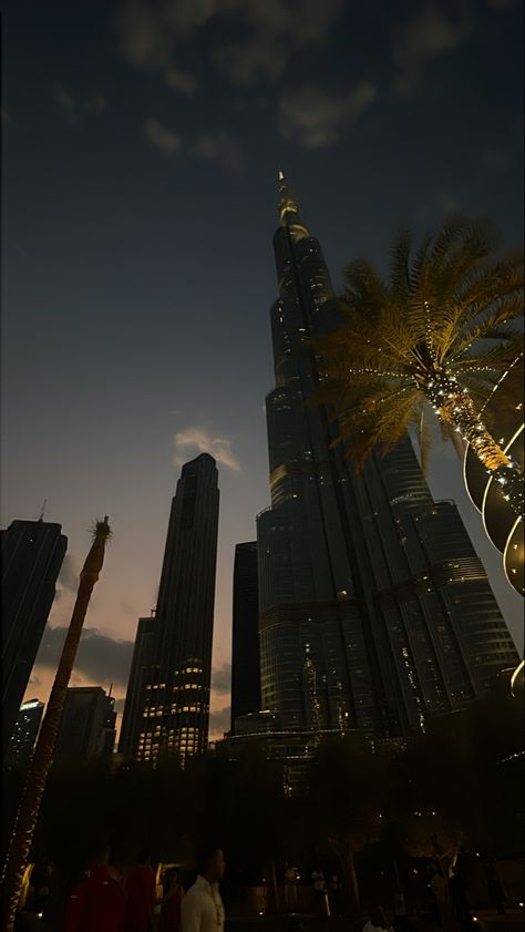 Dubai Sunset Aesthetic, Money Rich Aesthetic, Dubai Money, Dubai Vibes, Dubai Sunset, City View Night, Future Aesthetic, Dubai Architecture, Money Lifestyle