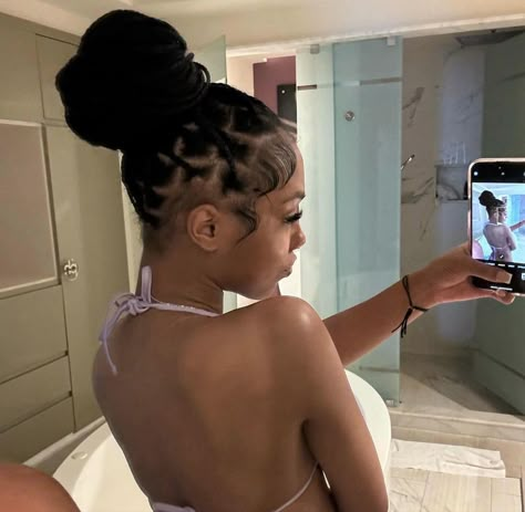 High Bun With Braids, Braids In A Bun, Bun With Braids, Braids For Natural Hair, Front Braid, Inspiring Hairstyles, Styles For Natural Hair, Medium Box Braids, Front Braids