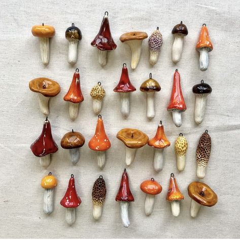 Mushroom Ornaments, Ceramic Mushroom, Mushroom Crafts, Creation Art, Clay Crafts Air Dry, Christmas Clay, Ceramics Pottery Art, December 11, Diy Clay Crafts