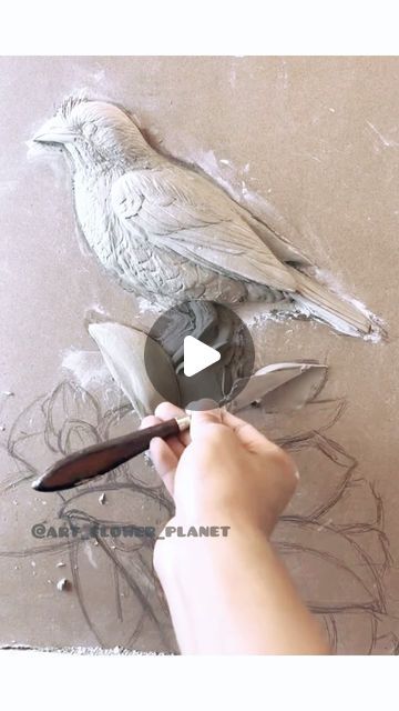 Sculpture Art On Canvas, Basrelief Sculpture, Relief Sculpture Ideas, 3 Dimensional Art, 3d Wall Art Sculpture, Plaster Painting, Bird Paintings On Canvas, Sculpture Art Projects, Plaster Paint