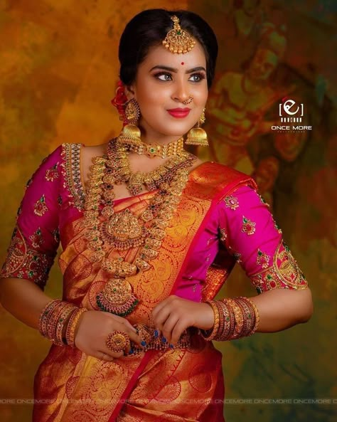 https://youtu.be/bcxwb01aKVo Bridal Jewellery Collections, Srilankan Wedding, South Indian Wedding Hairstyles, Bridal Jewellery Online, South Indian Bride Saree, Indian Bride Poses, South Indian Bridal Jewellery, Bride Photos Poses, Indian Wedding Photography Couples