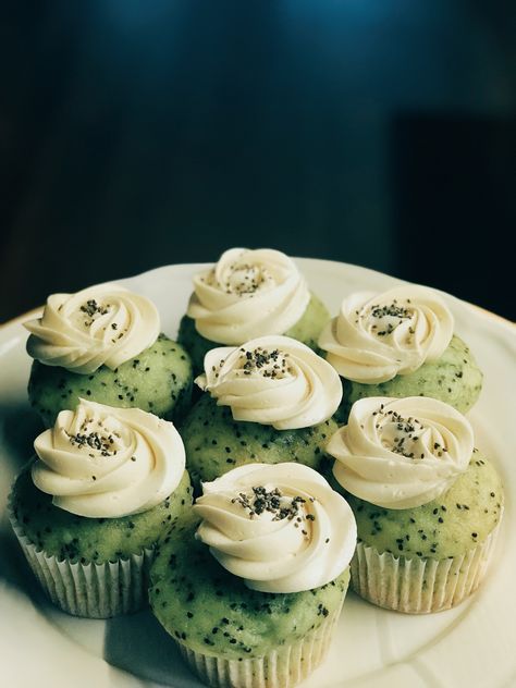 #kiwi cupcakes #patisserie #cupcakes #yummy #iphone7plus #vsco #cafe #potrait Cafe Potrait, Kiwi Cupcakes, Kiwi, Iphone 7 Plus, Cooking Recipes, Cafe, Patisserie