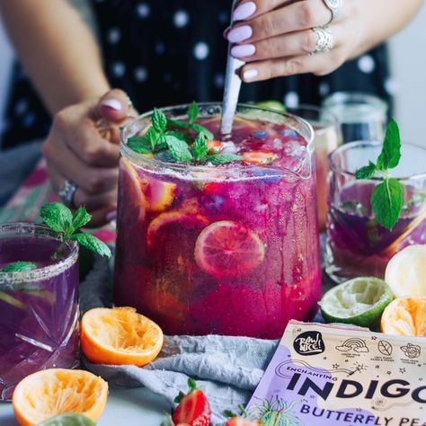 Hydrate in style with this vibrant and berry refreshing citrusy lemonade! Red Dragon Fruit, Tangerine Juice, Breakfast Smoothies, Breakfast Dessert, Dessert Drinks, Freeze Drying, Summer Cocktails, Mint Leaves, Fresh Strawberry