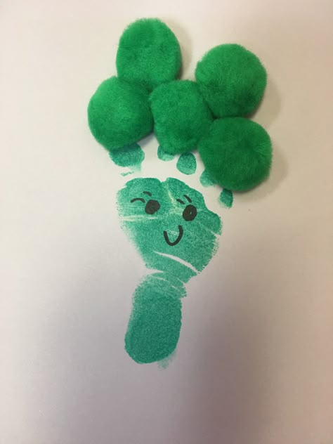 Veggies Crafts Preschool, Culinary Crafts For Toddlers, Broccoli Craft Preschool, Nutrition Arts And Crafts For Kids, Handprint Fruits And Vegetables, Vegetable Footprint Art, Banana Footprint Art, Broccoli Activities For Preschool, Food And Nutrition Crafts For Toddlers