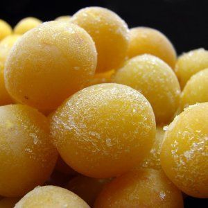 Freezing Plums, Prune Recipes, Fruit Facts, Freezing Vegetables, Savings Ideas, Plum Recipes, Yellow Plums, Homemade Mixes, Freeze Greens