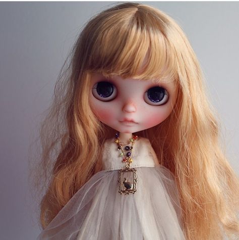 Strawberry blonde #Blythe Doll Garden, Artist Doll, Strawberry Blonde, Blythe Doll, Blythe Dolls, Beautiful Dolls, Doll Clothes, Blonde, Key