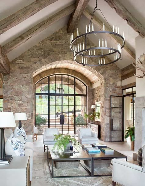 Inviting mountain home defined by cozy warmth in the Colorado Rockies. #homedecor #homediy Colorado Mountain Homes, Casas Coloniales, Stone Walls, Luxe Interiors, Mountain Homes, Design Del Prodotto, Mountain Home, Stone House, A Living Room