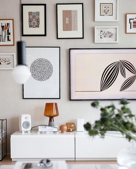 Clerkenwell Homestyling on Instagram: “Stunning #walldecor by @suvim_valkoinenharmaja on #earthytones creating a cool warmth - who knew was possible 😉 via @myscandinavianhome . .…” Picture Around Tv On Wall, Living Room Samsung Frame, The Frame Gallery Wall, Gallery Wall Samsung Frame, Samsung Frame Living Room, Samsung Frame Gallery Wall, The Frame Tv Gallery Wall, Samsung The Frame Gallery Wall, The Frame Samsung Ideas