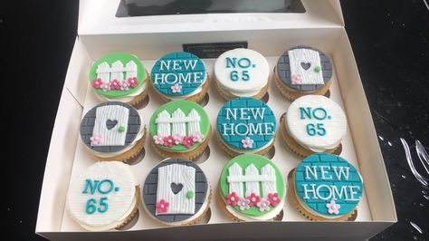 New home / house warming cupcakes New Home Cupcakes Ideas, New Home Cupcakes, Housewarming Cake, New Home Buyer, House Cake, 3d Cakes, Themed Cupcakes, Yummy Cupcakes, Party Food Appetizers