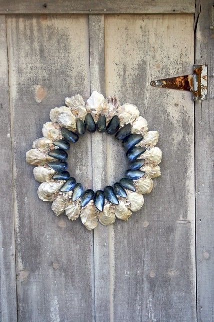 Oyster Shell Wreath, Shell Mirrors, Shell Projects, Oyster Shell Crafts, Seashell Projects, Art Coquillage, Seashell Wreath, Shell Wreath, Shells Diy