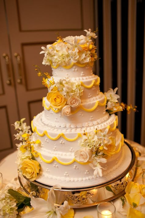 Pastel Yellow Wedding Cake, Yellow Quince Theme, Cake Quinceanera, Yellow Quince, Yellow Quinceanera, Beauty And The Beast Quince, Quince Cakes, Yellow Wedding Cake, Yellow Weddings