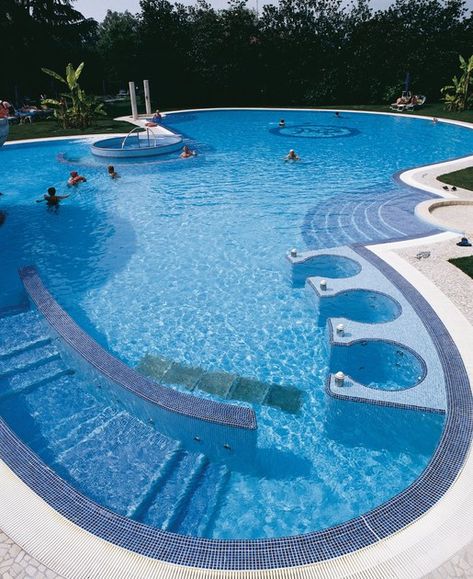 Ceramic Pool liner WELLNESS&POOL MIX by Appiani_4 Interior Pool, Pool Design Modern, Amazing Swimming Pools, Big Swimming Pools, Geometric Pool, Building A Swimming Pool, Luxurious Pool, Swimming Pool Architecture, Big Pools