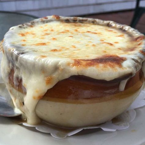 Simple French Onion Soup – dawns-ad-lib.com® Ina Garden French Onion Soup, French Onion Soup Without Alcohol, French Onion Pasta Soup, French Onion Soup Stove Top, Campbells French Onion Soup Recipes, Wendys Chilli, Easy French Onion Soup, Soup Onion, Best French Onion Soup