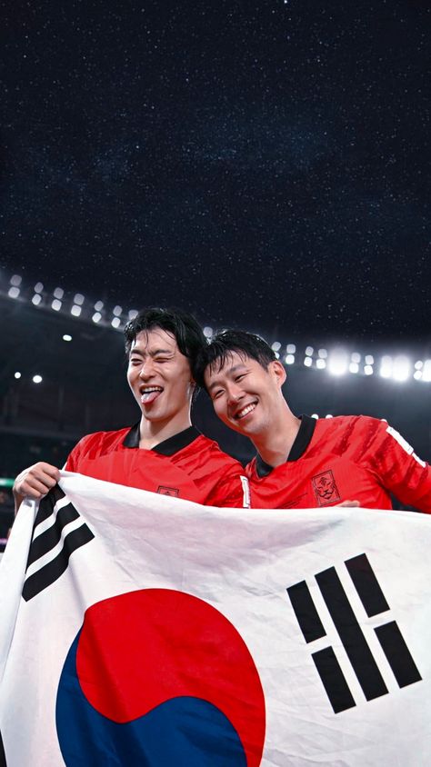 Cho Gue Sung Wallpaper, Football Son, Korea Football, Heung Min Son, Cho Guesung, Handsome Football Players, Korea Soccer, Gue Sung, Korean Fits