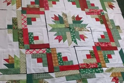 Cactus Wreath Quilt Tutorial Cactus Leaves, Flower Quilt Patterns, Log Cabin Ideas, Christmas Cactus, Flower Quilt, Rose Wreath, Cactus Flower, Quilted Wall Hangings, Christmas Countdown