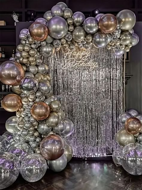 Gold White Silver Party Decorations, Party Metalic Decorations, Disco Dance Theme Decorations, 17 Party Decorations, Cowboy Glam Party Decor, Silver And Gold Disco Party, Outside Prom Decorations, Glitter Party Decorations Sparkle, Diamond Prom Theme