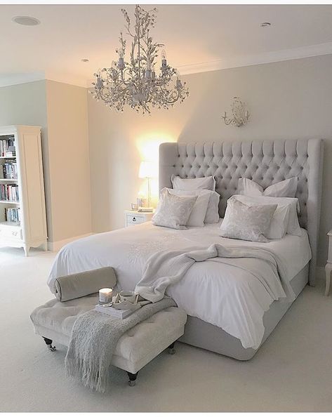 Beautiful Bed Designs, Bedroom Design Trends, Set Meja Makan, Luxury Room Bedroom, Wingback Bed, Dekorasi Kamar Tidur, Luxury Rooms, Modern Bedroom Design, Room Makeover Bedroom