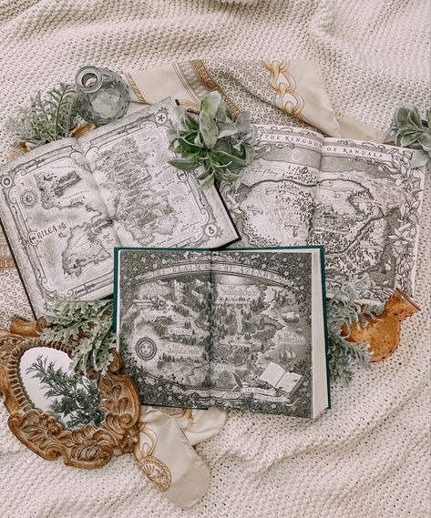 Book Maps Aesthetic, Fantasy Stationery, Writer Academia, Map Aesthetic, Book Maps, Earth Core, Maps Aesthetic, Bookstagram Ideas, Bookstagram Posts