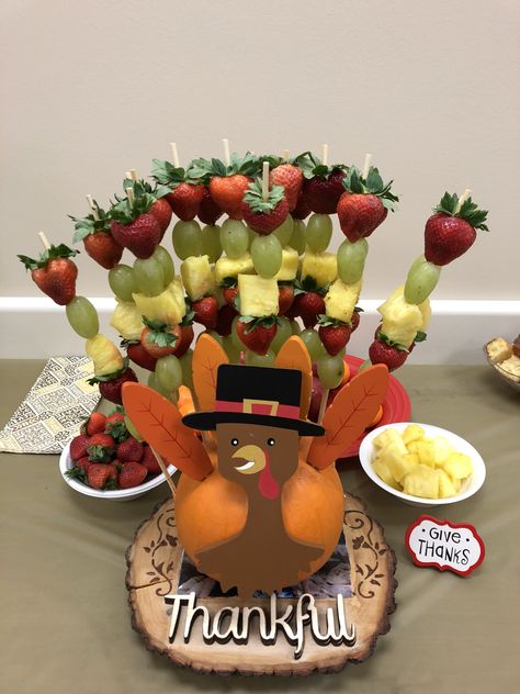 Fruit kabob for Thanksgiving.  Signed up to bring a fruit tray but this was way more fun! Thanksgiving Fruit Kabobs, Turkey Shaped Fruit Tray, Thanksgiving Fruit And Cheese Platter, Fruit Kabob Turkey, Thanksgiving Tray Ideas, Thanksgiving Fruit Tray, Thanksgiving Fruit Platter, Thanksgiving School Treats, Fruit Thanksgiving