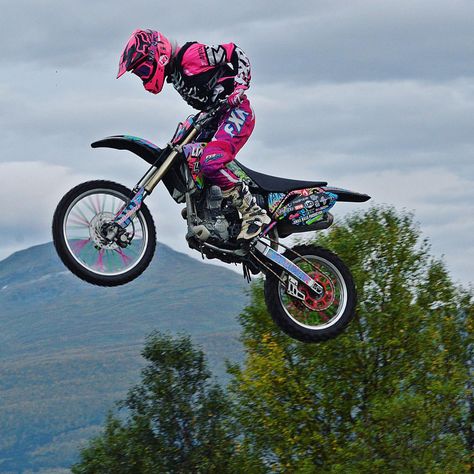 Womens Dirt Bike Gear, Cross Motor, Motocross Equipment, Pink Wallpaper Laptop, Motocross Girls, Bike Hacks, Dirt Motorcycle, Dirt Bike Gear, Motocross Love