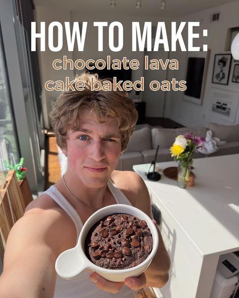 Trace’s Oats on Instagram: "CHOCOLATE LAVA CAKE BAKED OATS 😎 i took the first pic like 50 times bc the oats weren’t focused and I forgot how to smile 𝘿𝙚𝙩𝙖𝙞𝙡𝙨: - 1/2 cup oats - 1/3 cup milk - 1/2 tbsp chia seeds - 1/2 tbsp maple syrup - 1 tbsp coca powder - 1/4 tsp baking powder - pinch of salt (optional) protein powder + splash of milk - chocolate chips 𝘿𝙞𝙧𝙚𝙘𝙩𝙞𝙤𝙣𝙨: 1) Blend all of the ingredients together 2) Pour into an oven safe dish 3) Add chocolate chips and spoon the batte Oatmeal Bakes, Chocolate Oats, Oat Cakes, Chocolate Lava, Chocolate Lava Cake, Lava Cake, Baked Oats, Lava Cakes, Milk Chocolate Chips