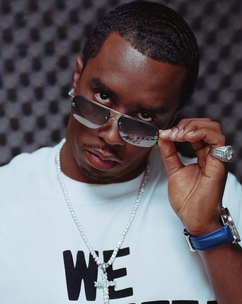 We list some of the biggest Celebrity Endorsement Flops in Fashion in our guide to 5 Celebrity Clothing Lines We Wish Never Happened. Bad Boy Records, Bet Hip Hop Awards, Sean Diddy Combs, Faith Evans, Sean Combs, Diddy Combs, Hip Hop Quotes, American Rappers, Hip Hop Culture