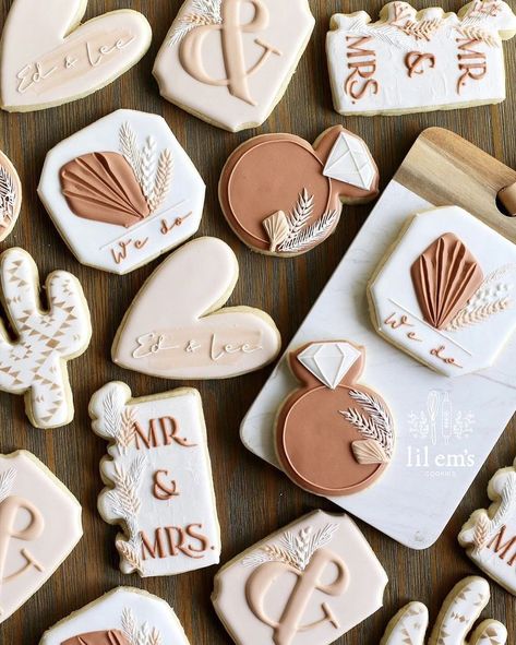 Boho Bridal Cookies Decorated, Earth Tone Bridal Shower Cookies, Boho Bridal Shower Dress Bridesmaid, Terracotta Cookies Wedding, Boho Couples Wedding Shower Ideas, Neutral Wedding Shower Ideas, Wedding Cookies Terracotta, Neutral Bridal Shower Dessert, Terracotta Bridal Shower Cookies