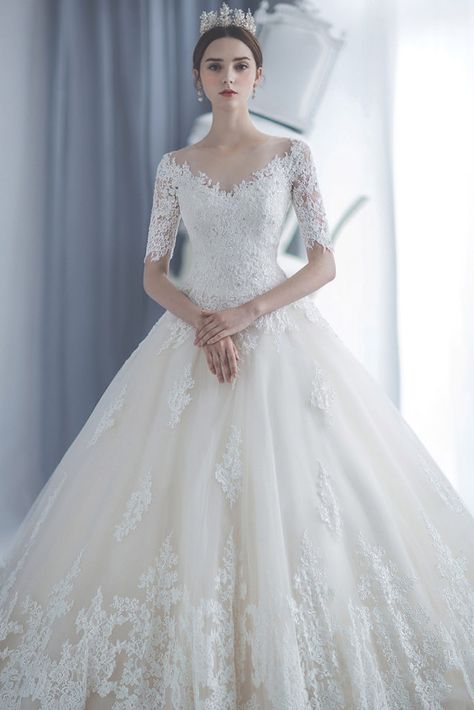 Glamorous Wedding Dress, Christian Wedding Gowns, Grand Estate, Hotel Ballroom, Simple Wedding Gowns, Bridal Theme, Wedding Dress Ideas, Wedding Dresses Cinderella, Stylish Wedding Dresses