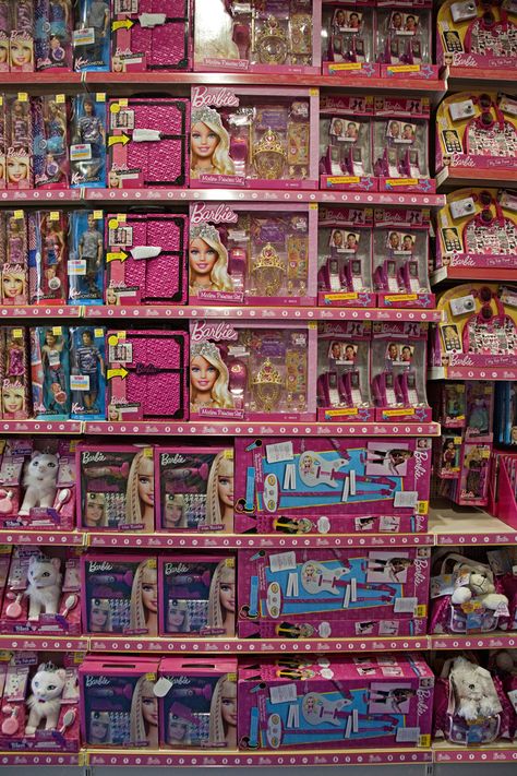 Fashion & Dolls in Smyths Toys Superstores! Smyths Toys Superstores, Hamleys Toy Store Aesthetic, 2000s Childhood, Bathroom Improvements, Walpaper Hello Kitty, Baby Doll Accessories, 16th Birthday, Toy Store, Jewellery Display