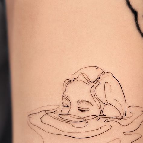 PAULINE on Instagram: "Underwater 🌊 . . . #losangelestattoo #lineworktattoo #sketchtattoo #californiatattoo #finelinetattoo #blackworktattoo #abstracttattoo" Line People Tattoo, Water Woman Tattoo, Swimming Pool Tattoo, Floating Tattoo, Minimalist Back Tattoo, Water Tattoo Ideas, Actor Tattoo, Water Tattoos, Underwater Tattoo