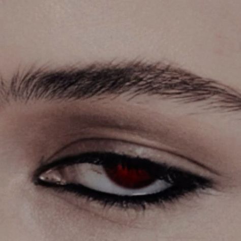 Подводка, глаз, красный глаз Glowing Red Eyes Aesthetic, Eyes Photo Reference, Red Iris Eye, Vampire Eyes Aesthetic, Red Eye Aesthetic, Vampire Red Eyes, Red Eyes Aesthetic, Greek God Oc, Dark Red Eyes