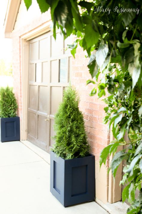 DIY Outdoor Planters! Easy to make and customize! #DIY #DIYplanter #planter #planterbox #curbappeal #planters #diyoutdoorplanters #outdoorplanters Diy Entry Planters, Planter By Garage Door, Diy Outdoor Planters, Shade Loving Flowers, Diy Planters Outdoor, Wind Dancer, Front Porch Planters, Lamp Posts, Porch Planters