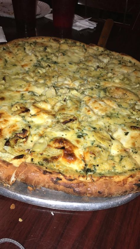 Artichoke pizza from Basille's Artichoke Pizza in NYC Italian Fest, Pizza In Nyc, Artichoke Pizza, Street New York, New York Travel, Artichoke, Tasty Dishes, Vision Board, Globe